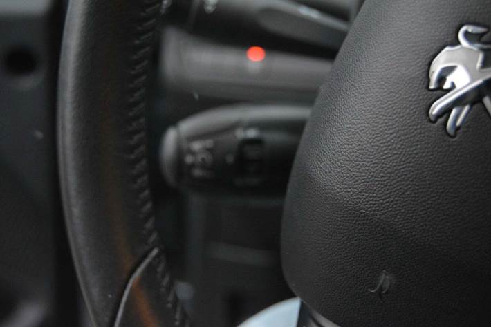 Sølv Peugeot 208 fra 2019