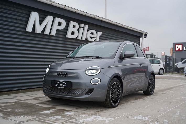 Grå Fiat 500e fra 2023 set udefra
