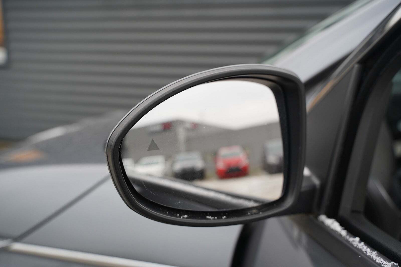 Grå Fiat 500e fra 2023