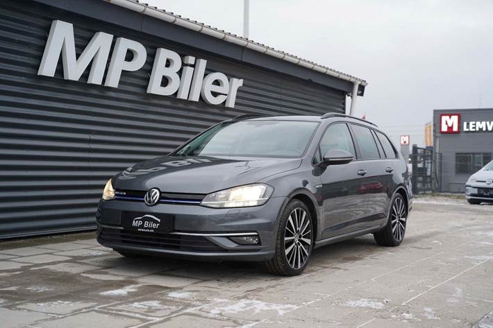 Grå VW Golf VII fra 2018 set udefra