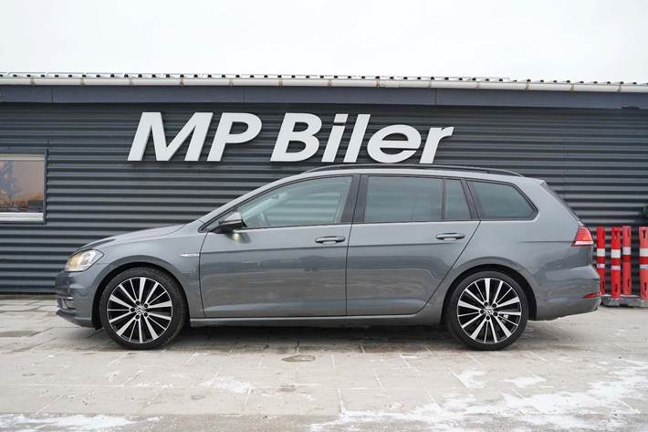Grå VW Golf VII fra 2018