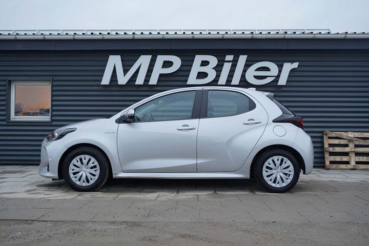 Sølv Toyota Yaris fra 2021