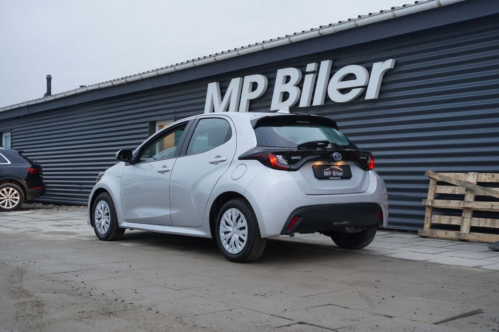 Sølv Toyota Yaris fra 2021
