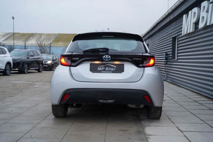 Sølv Toyota Yaris fra 2021