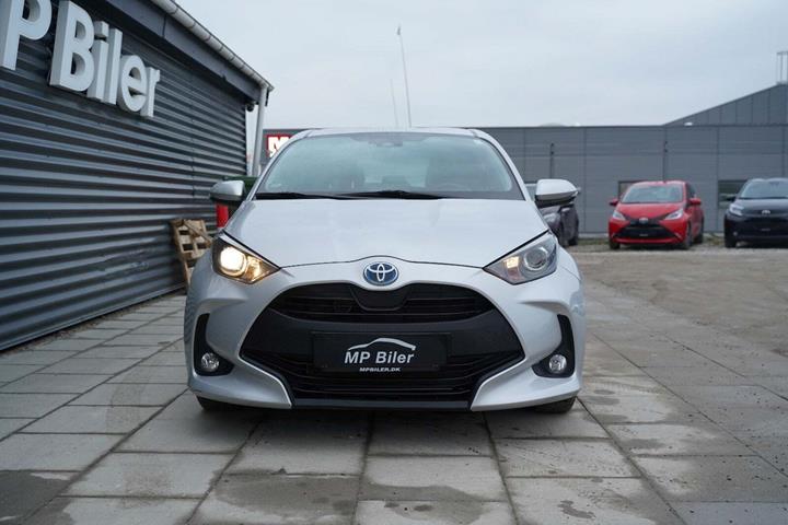 Sølv Toyota Yaris fra 2021
