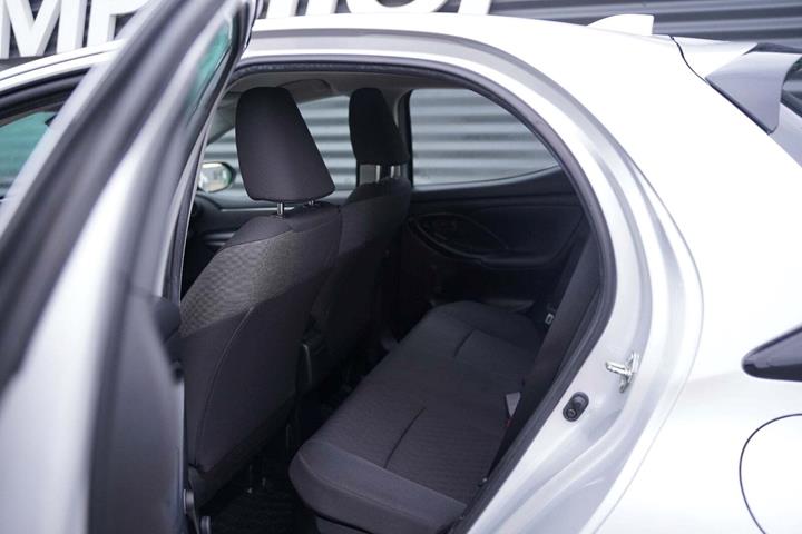 Sølv Toyota Yaris fra 2021