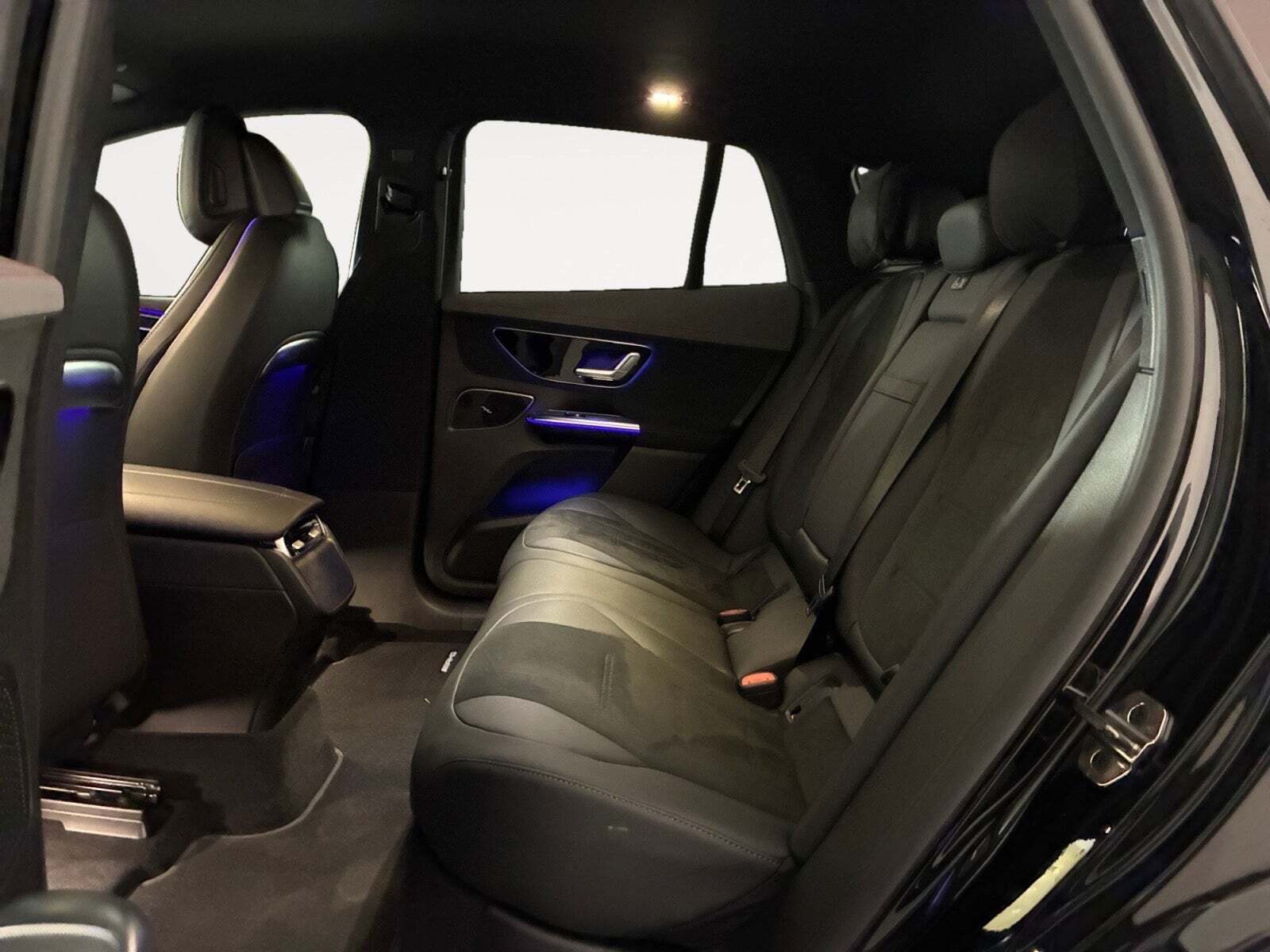 Sort Mercedes EQE350 SUV fra 2025