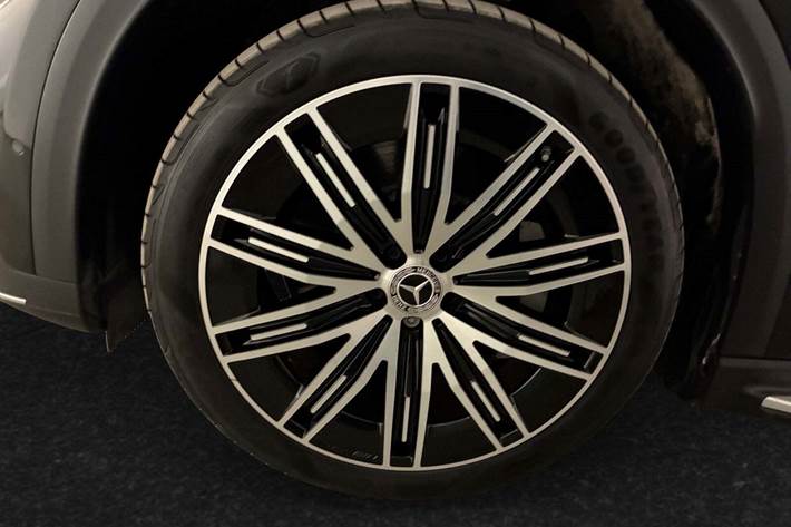 Sort Mercedes EQE350 SUV fra 2025