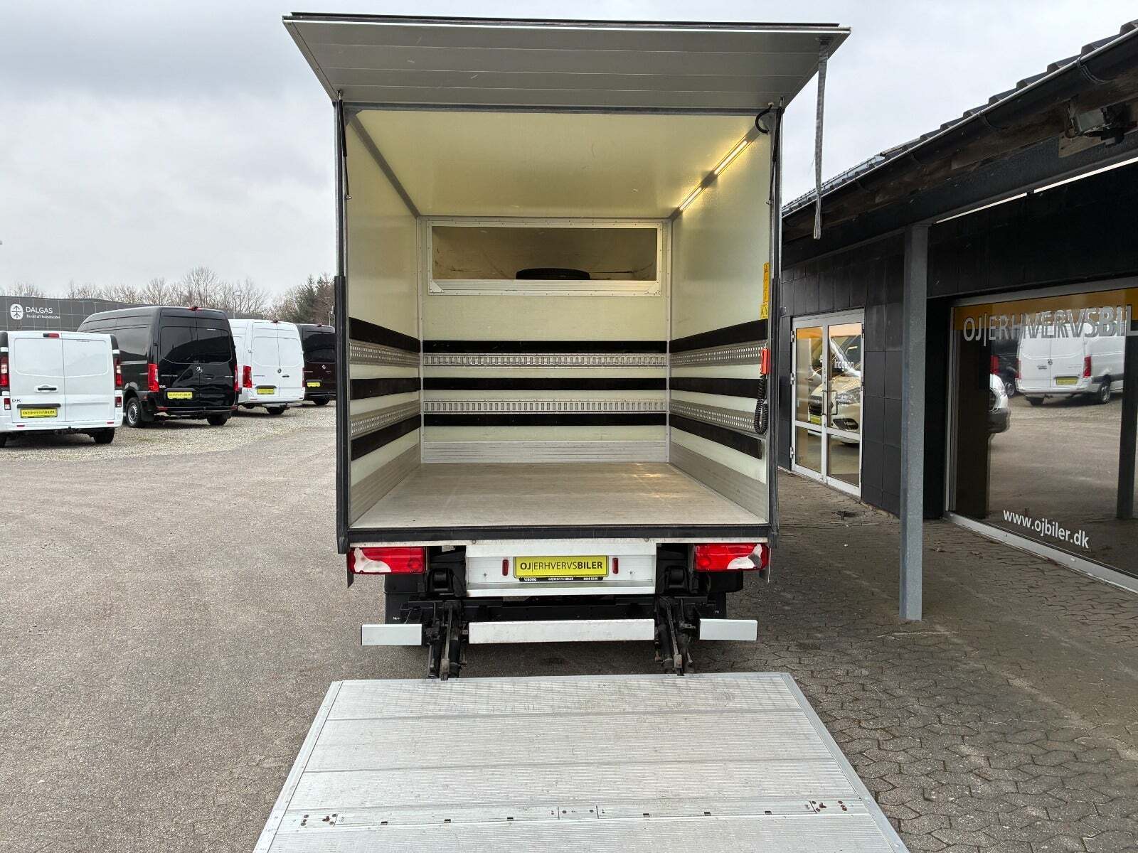 Sort Mercedes Sprinter 316 fra 2019