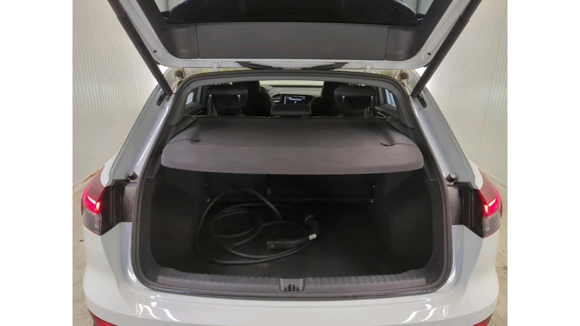 Hvid Audi Q4 fra 2021