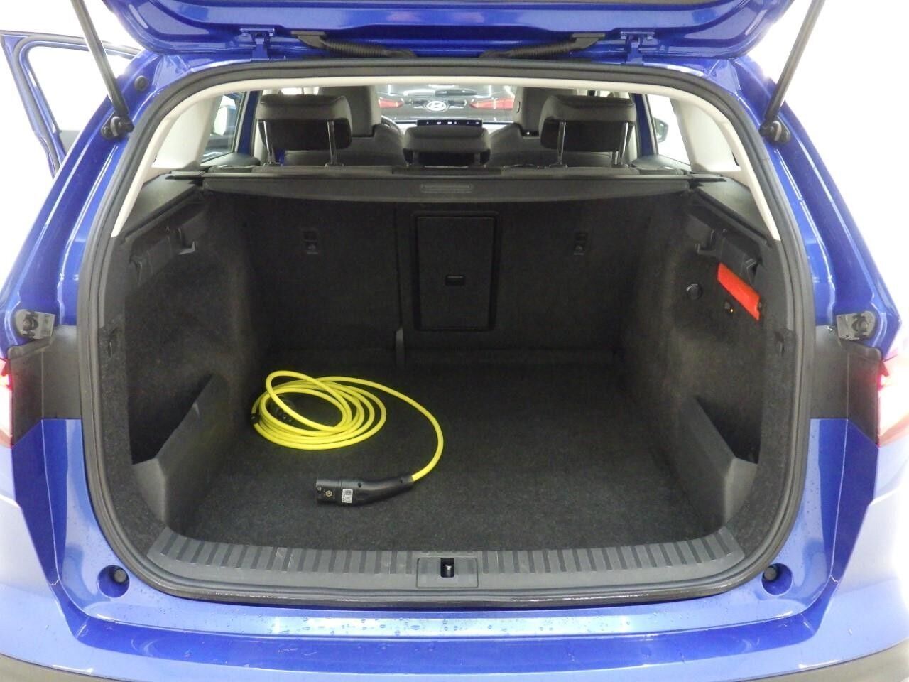 Blå Skoda Enyaq fra 2021