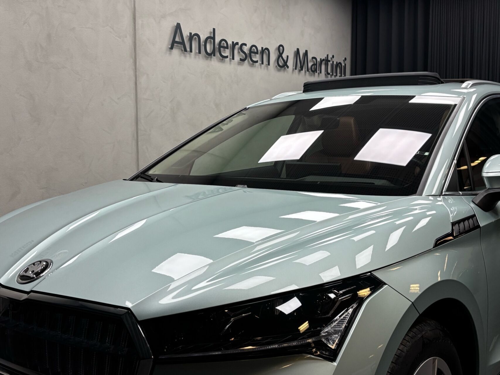 Grå Skoda Enyaq fra 2022