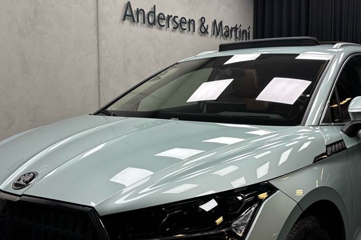 Grå Skoda Enyaq fra 2022