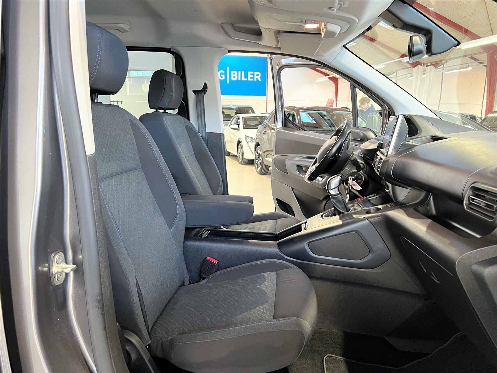 Grå Peugeot Rifter fra 2019