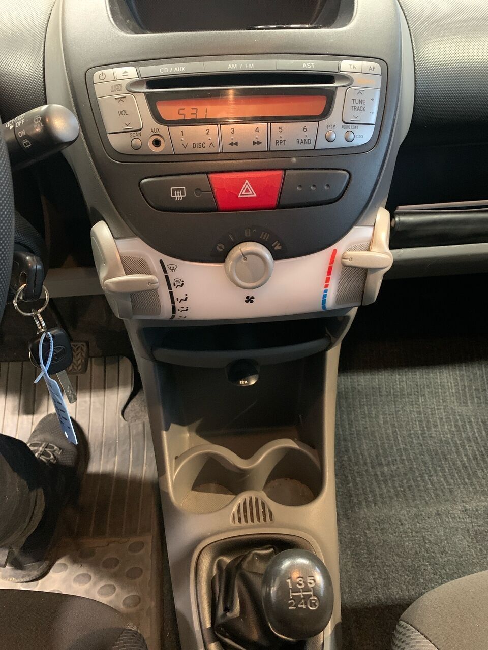 Grå Toyota Aygo fra 2008