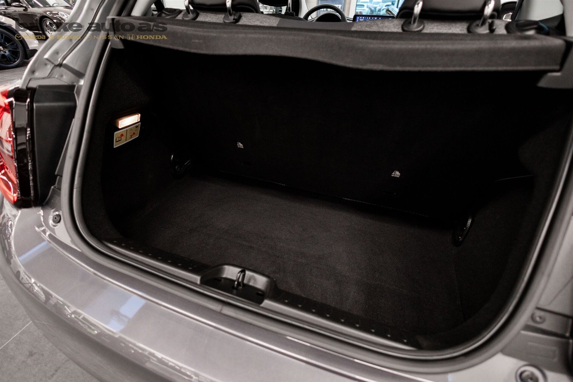 Grå Fiat 500e fra 2022