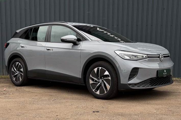 Grå VW ID.4 fra 2024 set udefra