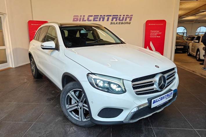 Hvid Mercedes GLC250 d fra 2015 set udefra