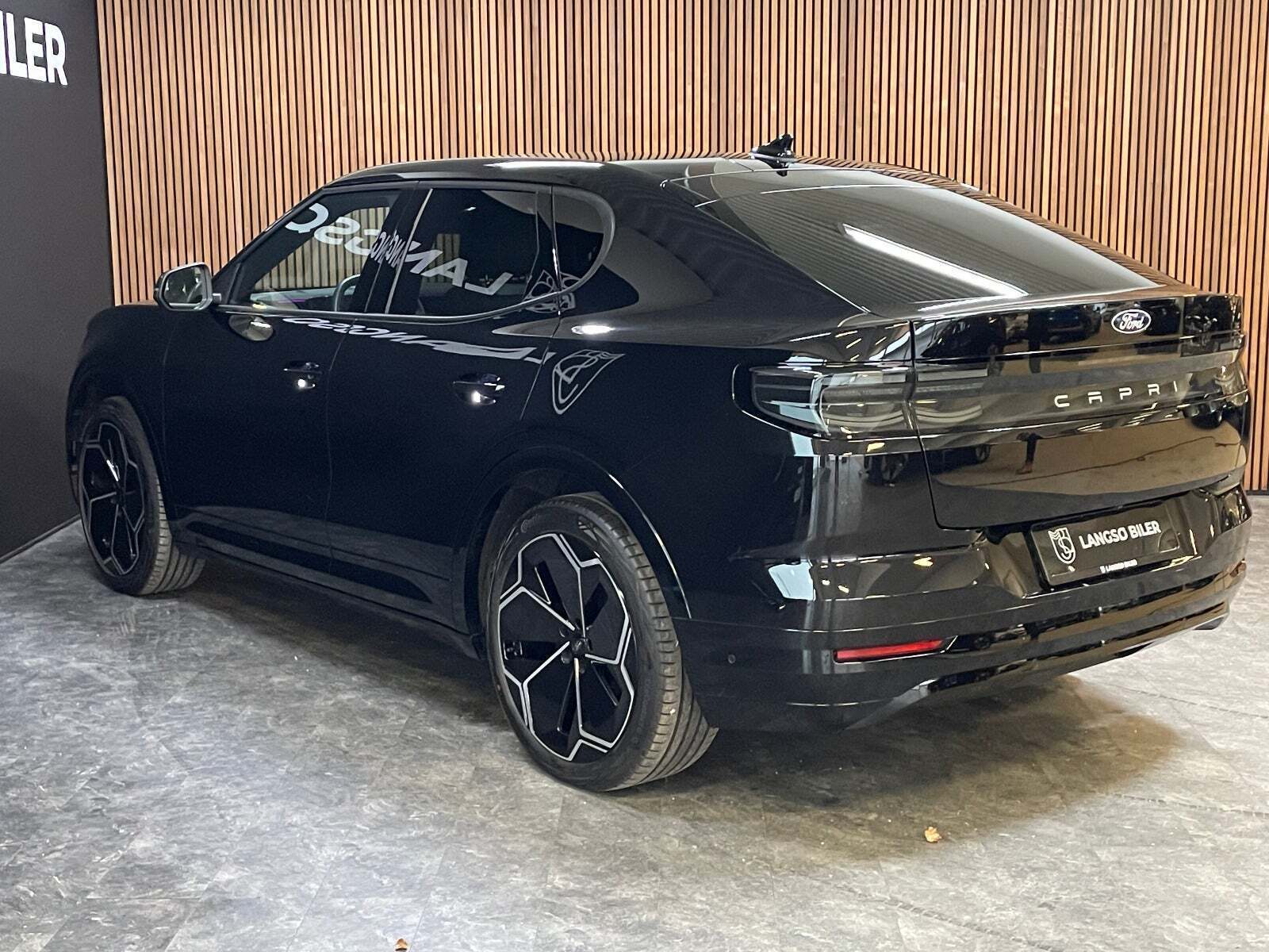 Sort Ford Capri fra 2025