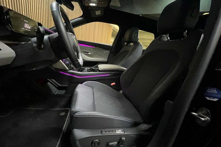 Sort Ford Capri fra 2025