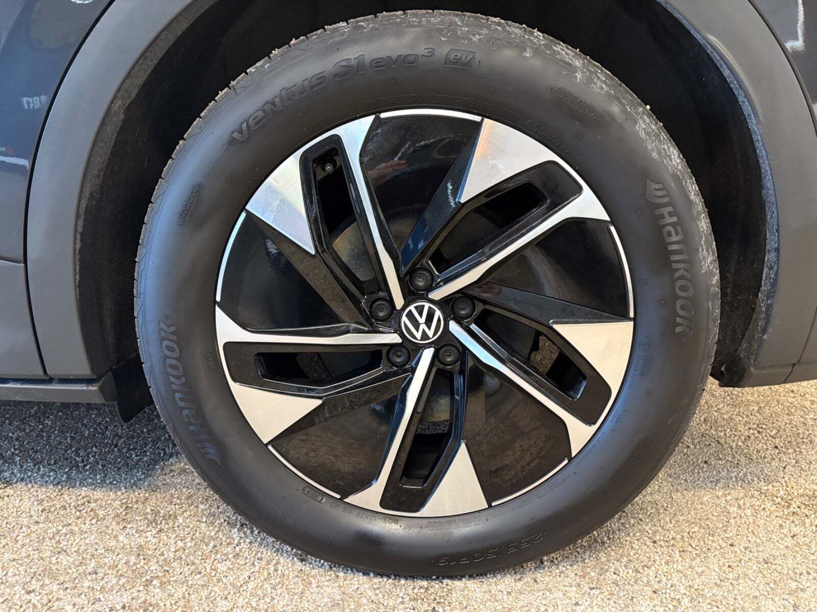 Grå VW ID.4 fra 2022