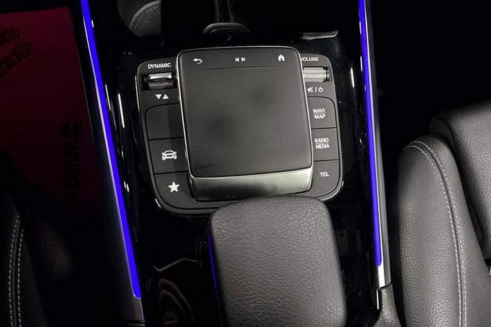 Grå Mercedes EQB250 fra 2023