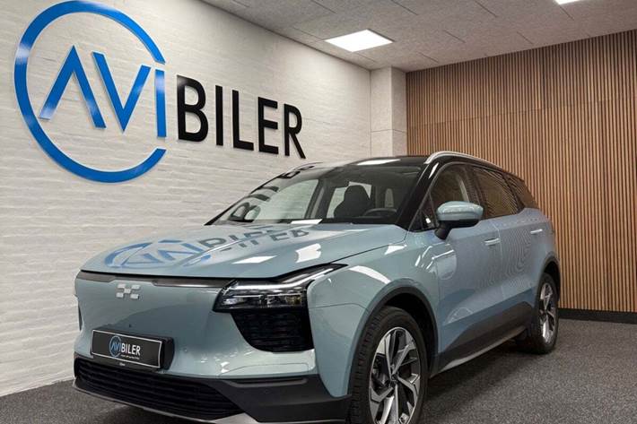 Blå Aiways U5 fra 2021 set udefra