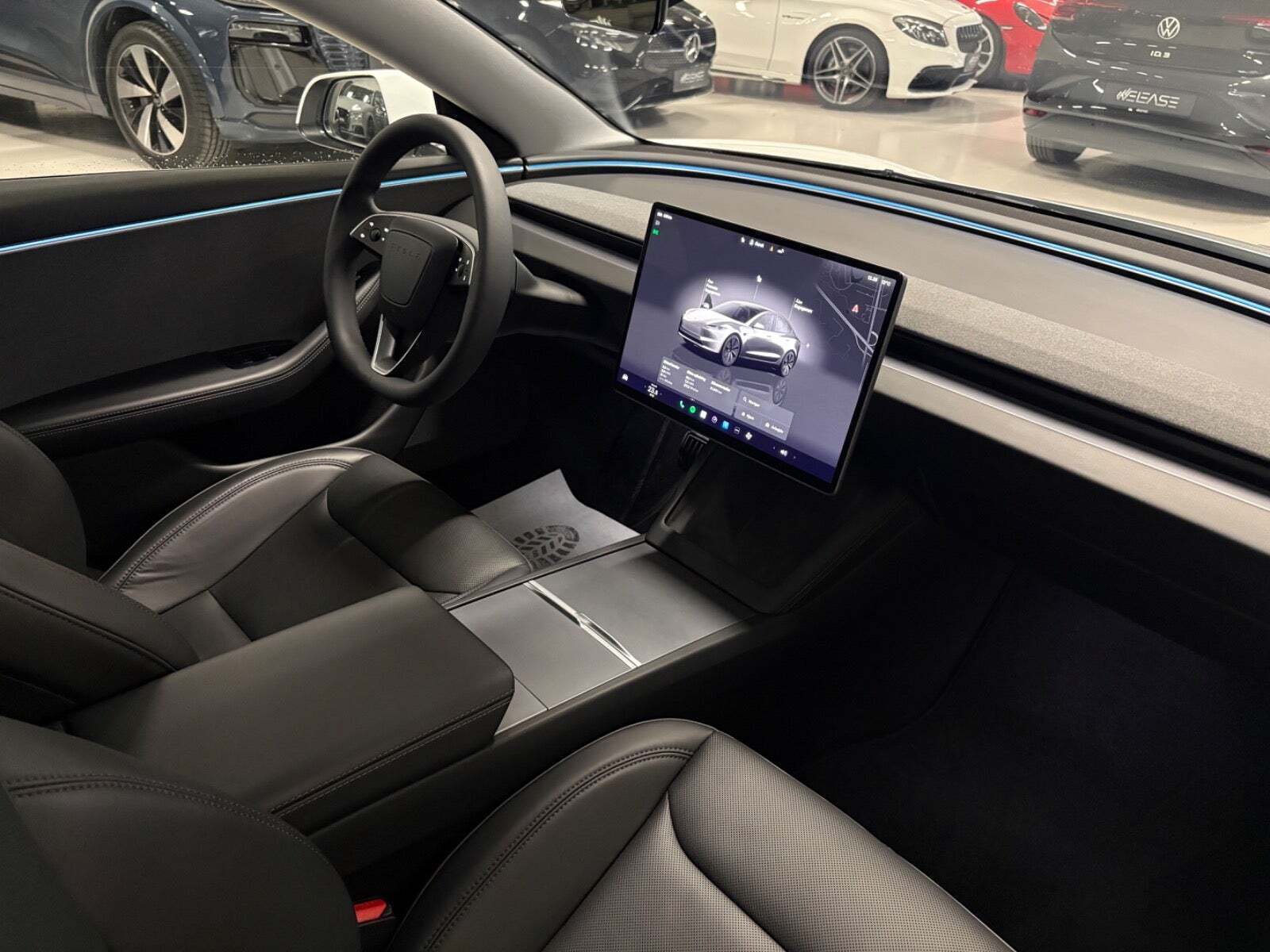 Hvid Tesla Model 3 fra 2024