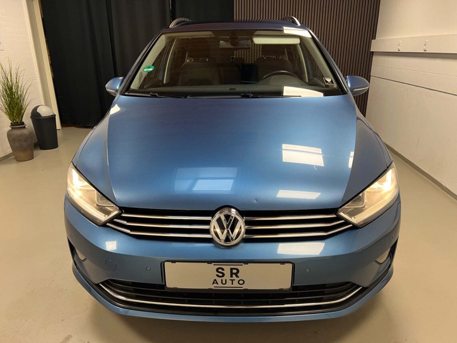 Blå VW Golf Sportsvan fra 2016