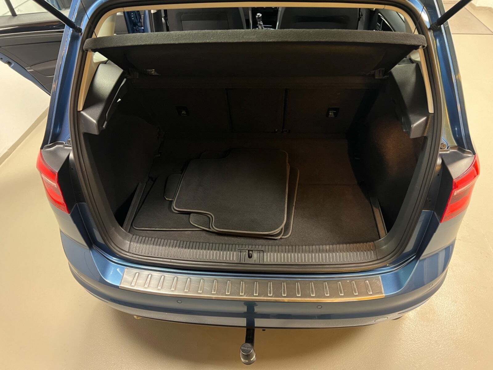 Blå VW Golf Sportsvan fra 2016