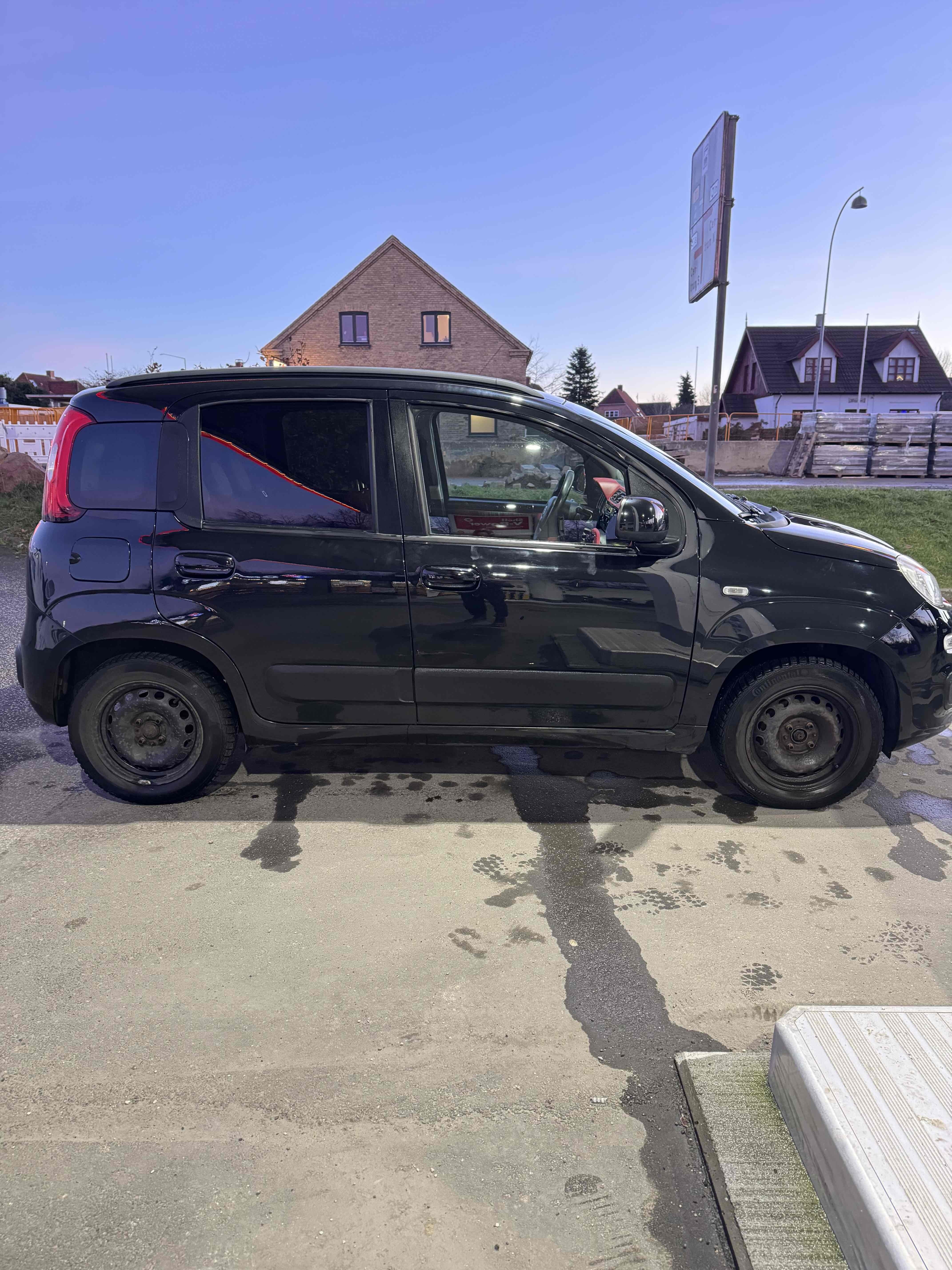 Sort Fiat Panda fra 2013