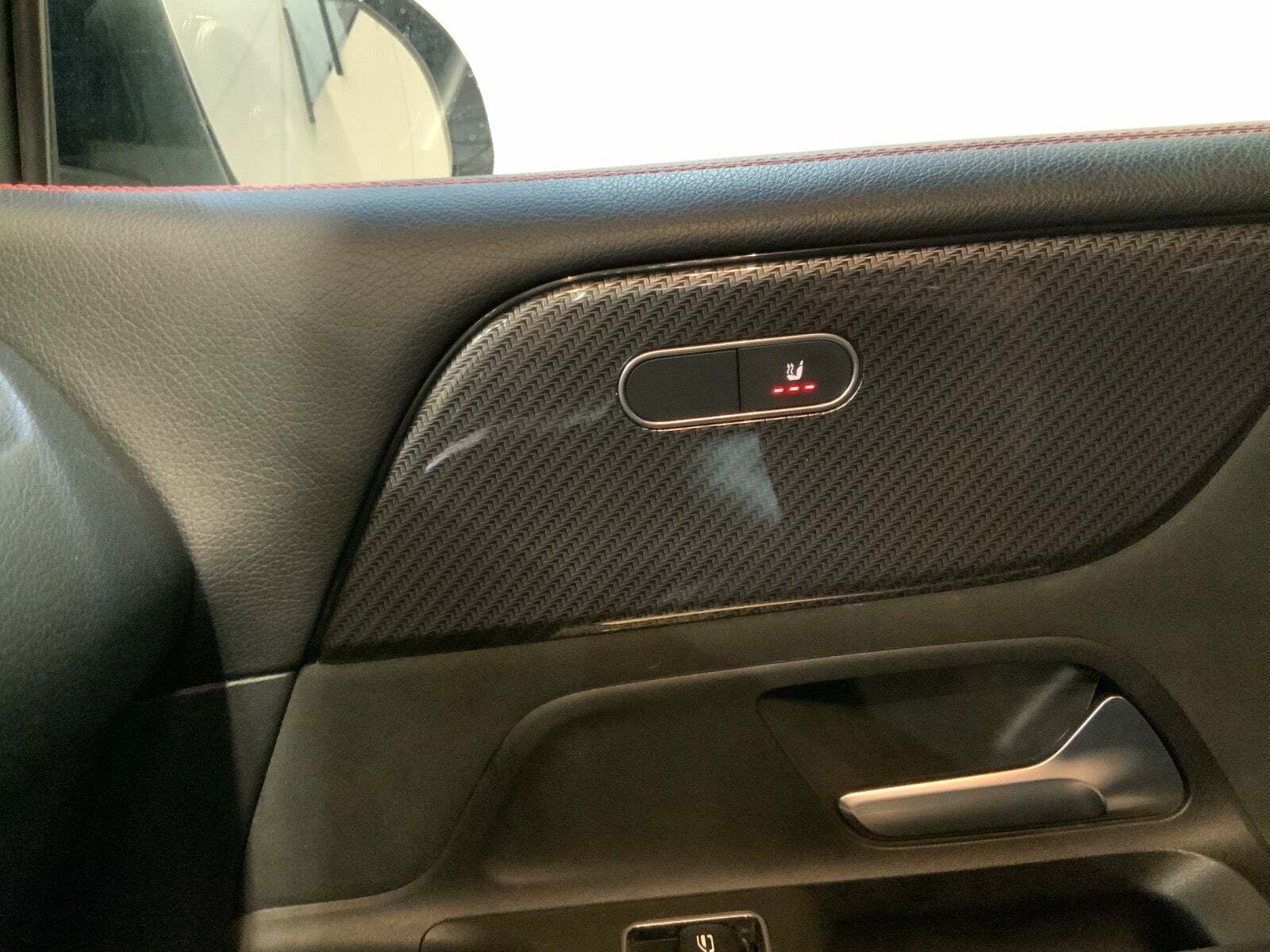 Sort Mercedes GLB220 d fra 2021