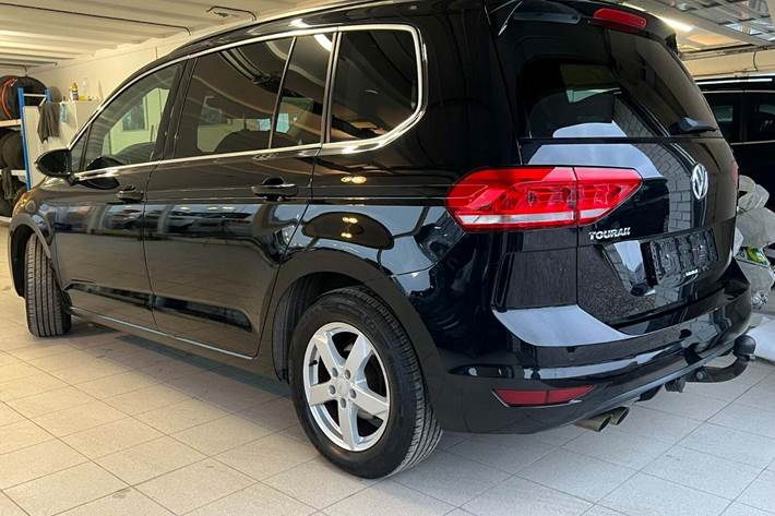Sort VW Touran fra 2017