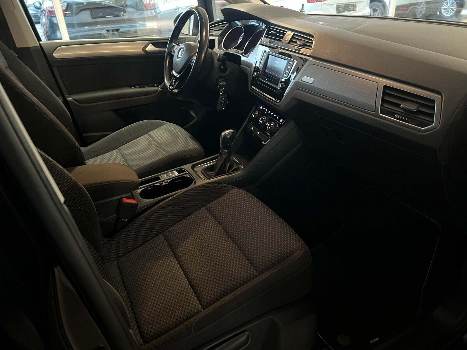 Sort VW Touran fra 2017