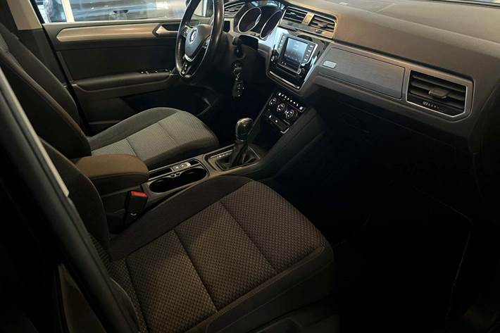 Sort VW Touran fra 2017