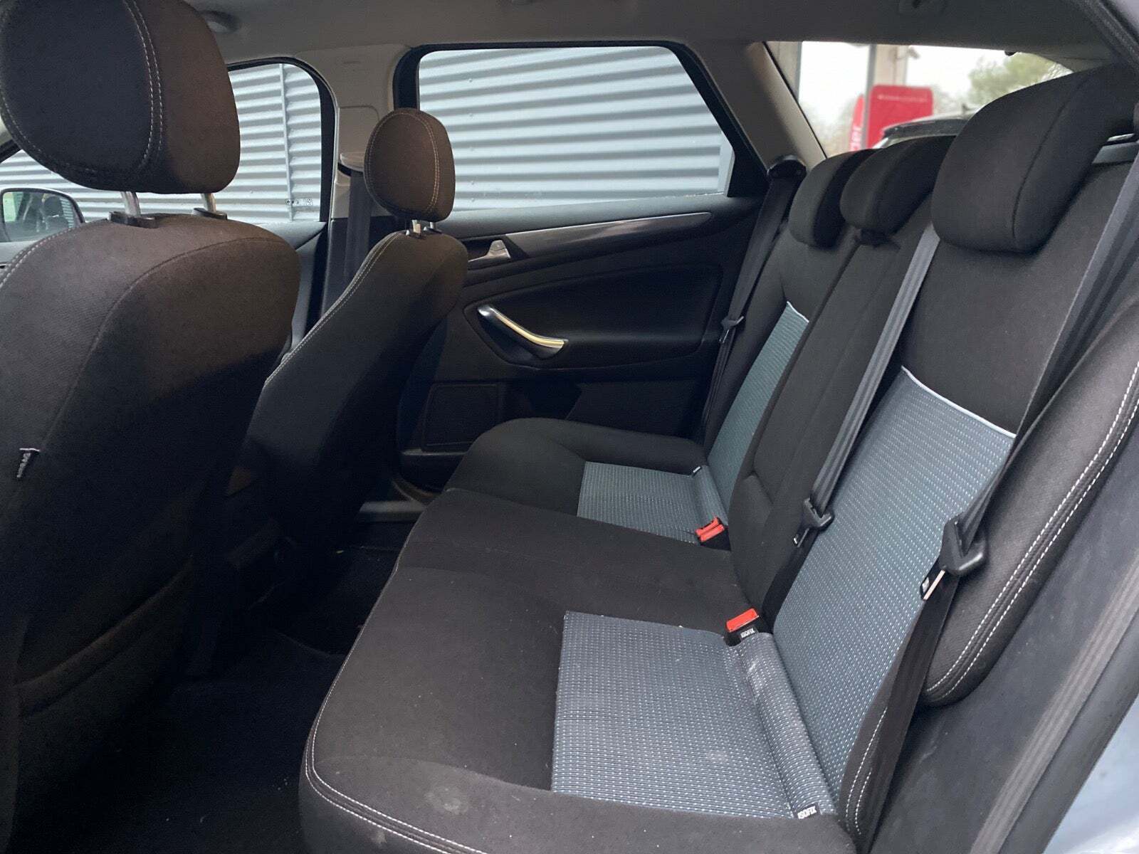 Grå Ford Mondeo fra 2011