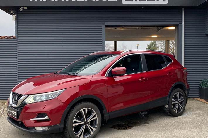 Rød Nissan Qashqai fra 2018 set udefra