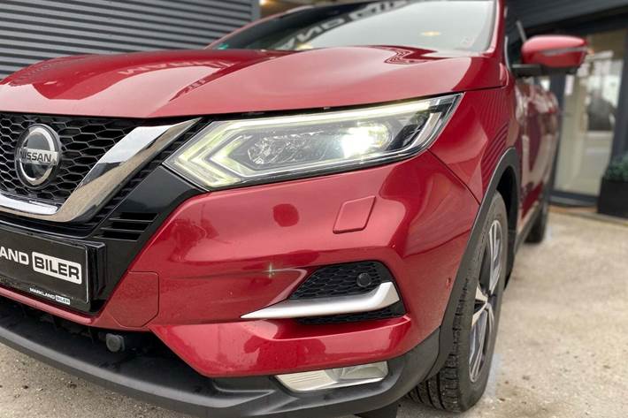 Rød Nissan Qashqai fra 2018