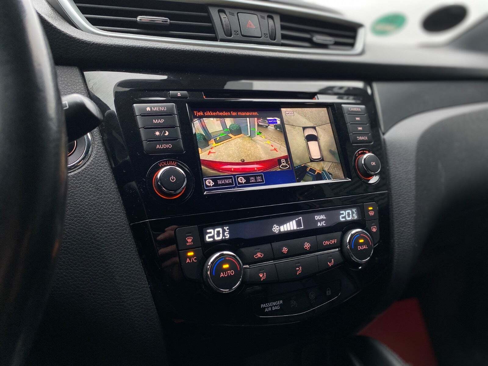 Rød Nissan Qashqai fra 2018