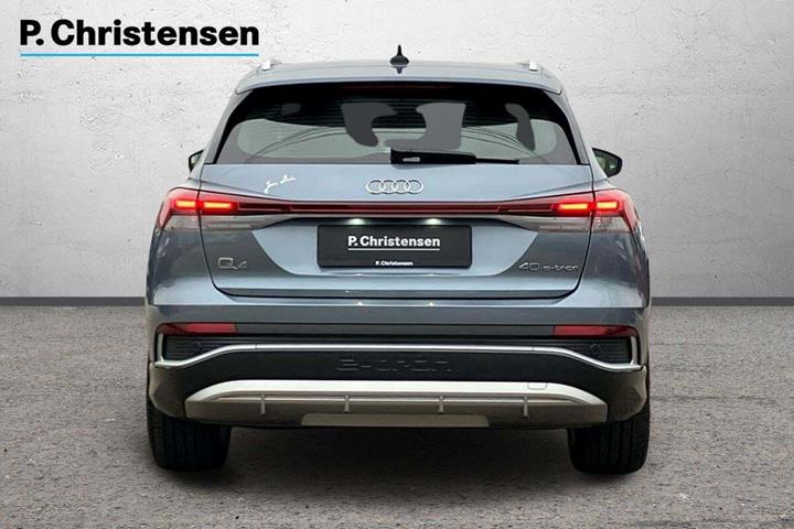 Blå Audi Q4 e-tron fra 2022