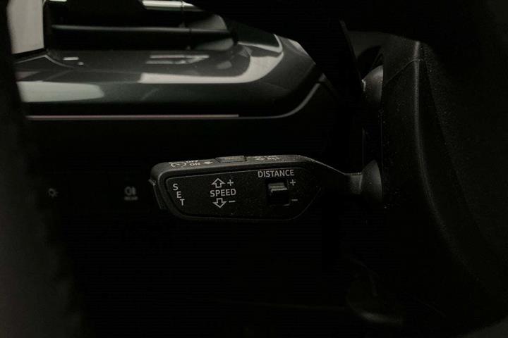 Blå Audi Q4 e-tron fra 2022