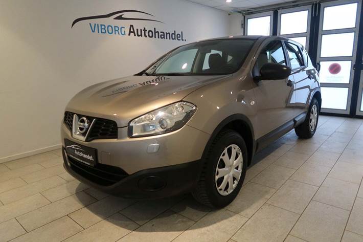 Grå Nissan Qashqai fra 2012