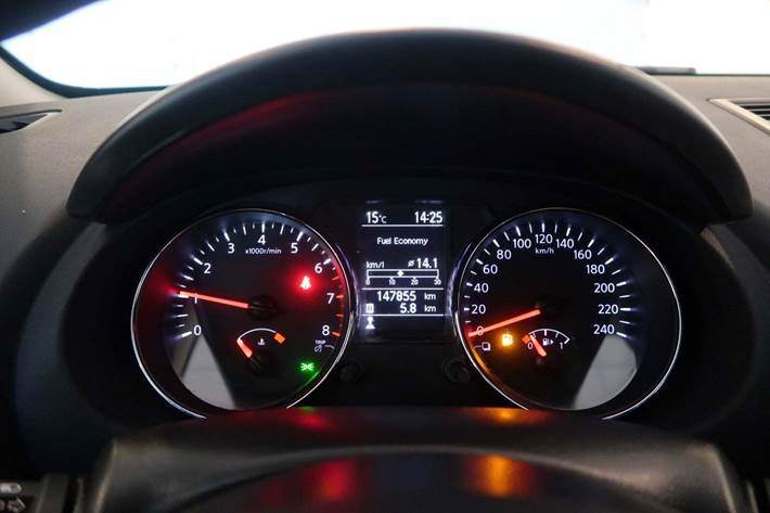 Grå Nissan Qashqai fra 2012