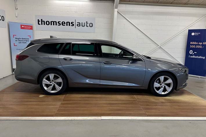 Grå Opel Insignia fra 2018