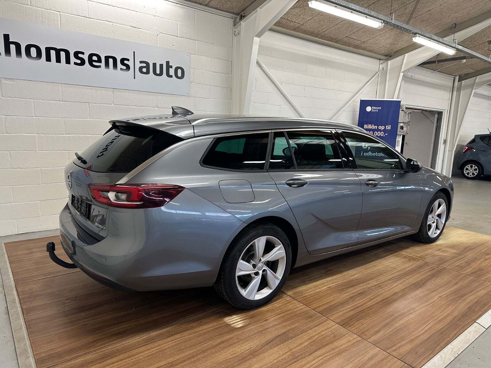 Grå Opel Insignia fra 2018