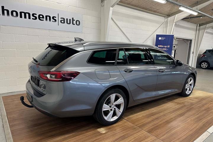 Grå Opel Insignia fra 2018
