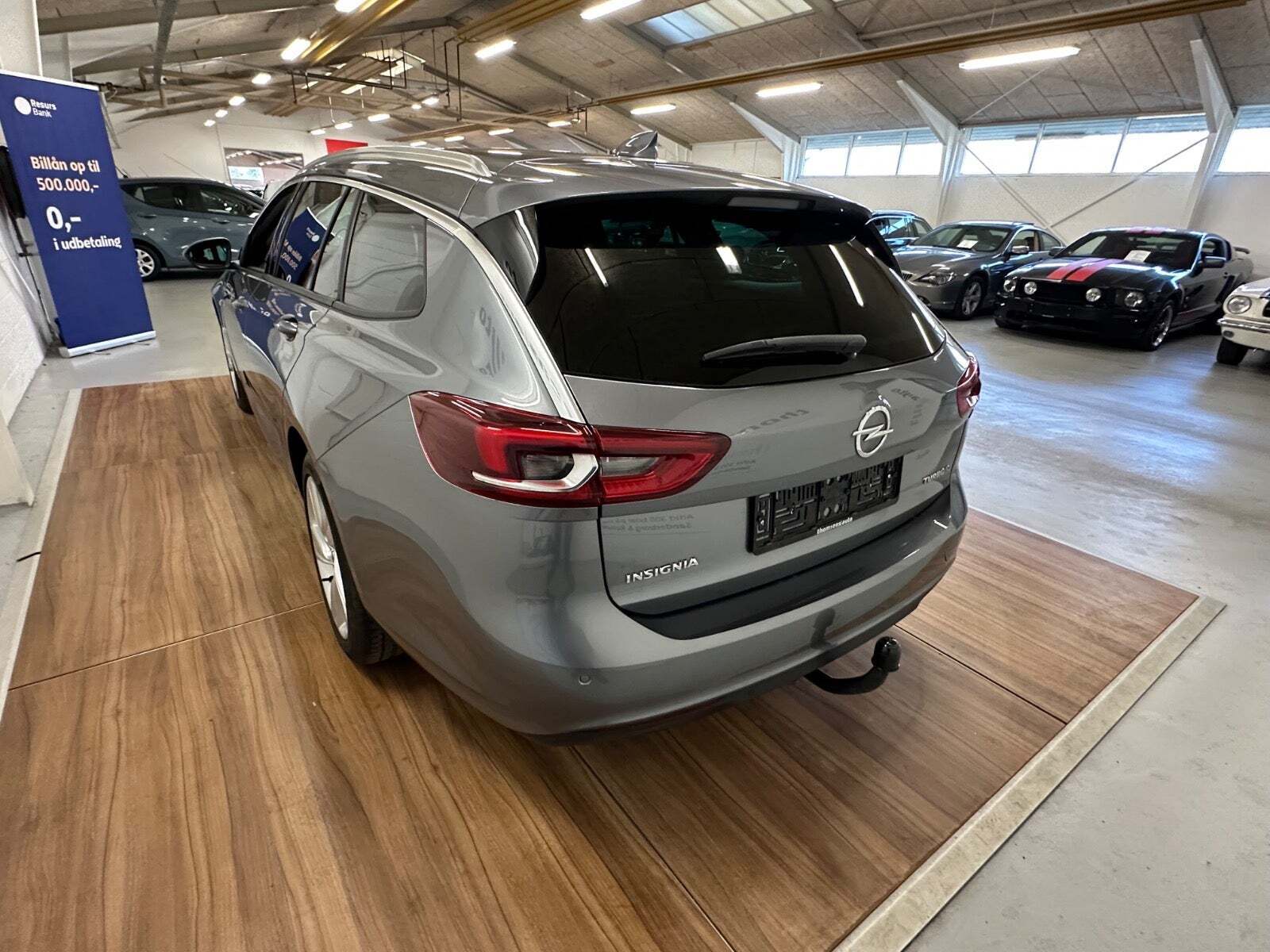 Grå Opel Insignia fra 2018