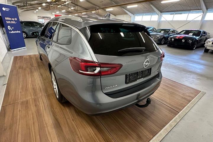 Grå Opel Insignia fra 2018