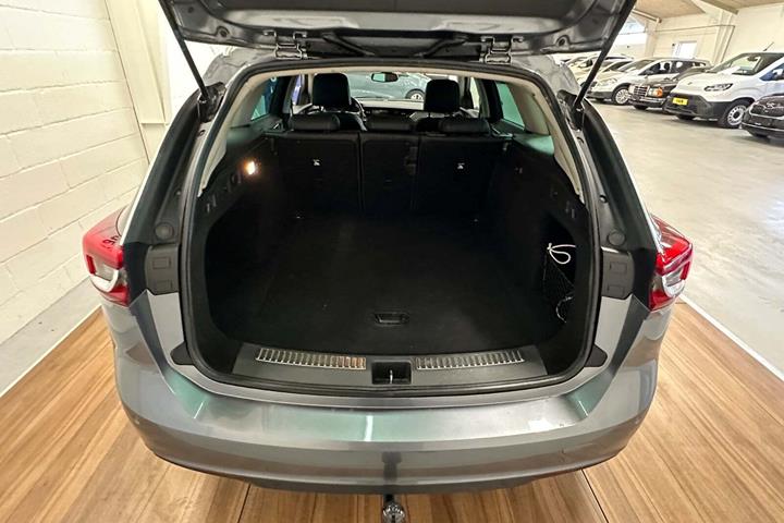 Grå Opel Insignia fra 2018