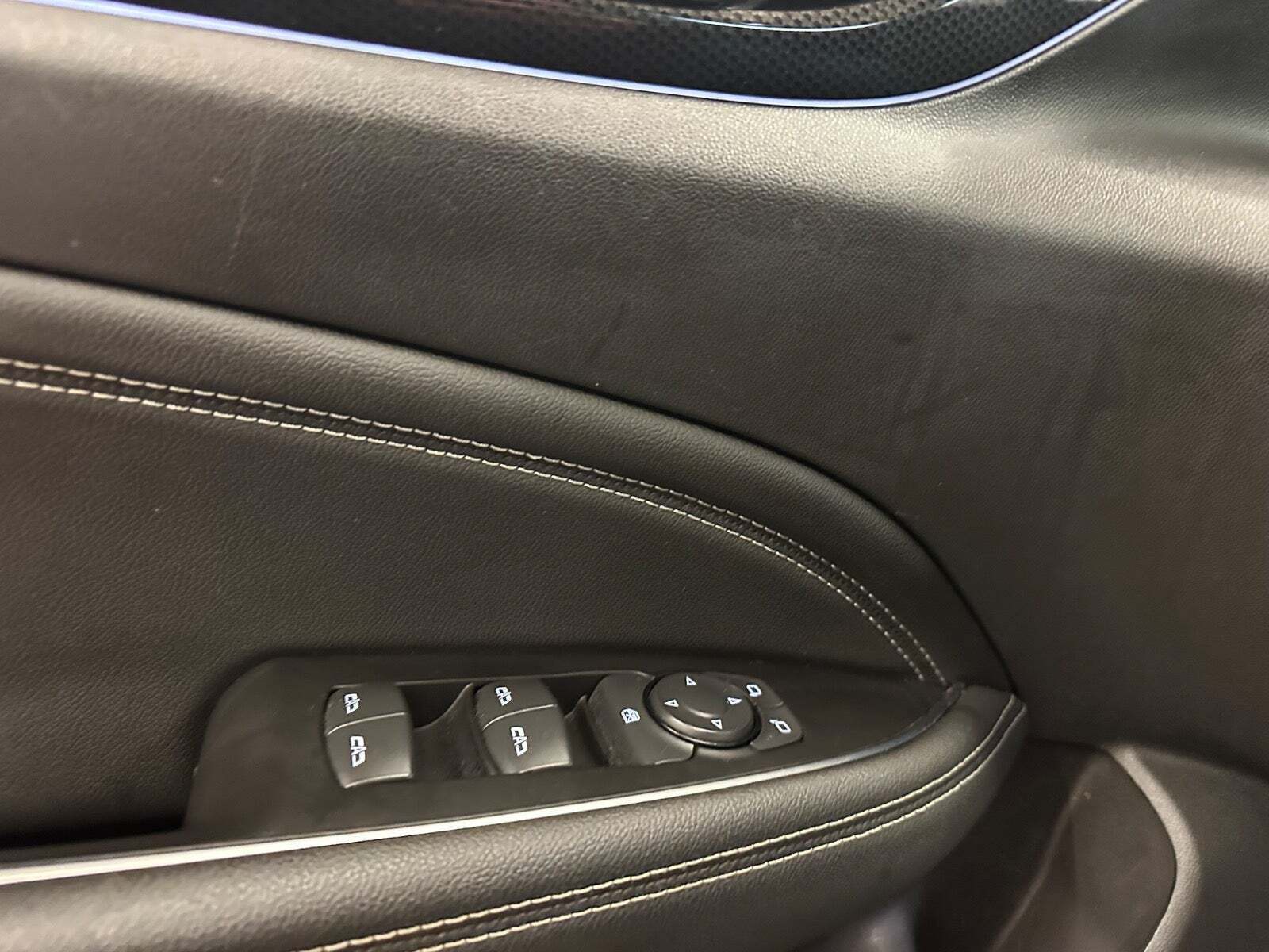 Grå Opel Insignia fra 2018